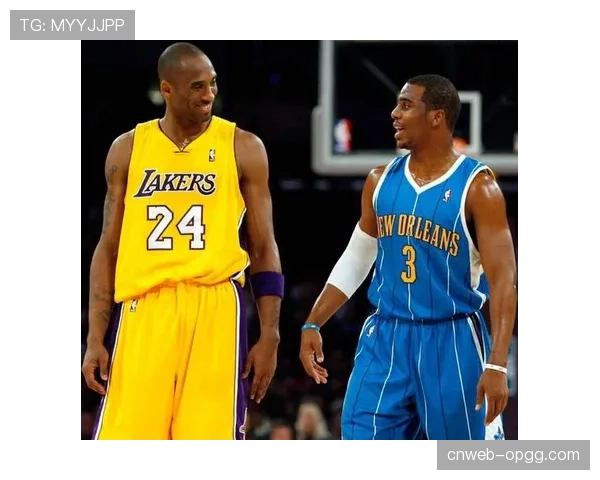 特写：告别战？克里斯·保罗在赛后与每位队友长时间拥抱